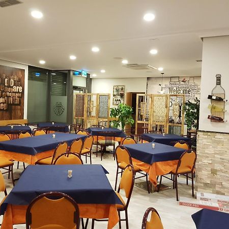 Hostal Restaurante El Abuelo Trobajo Del Camino المظهر الخارجي الصورة