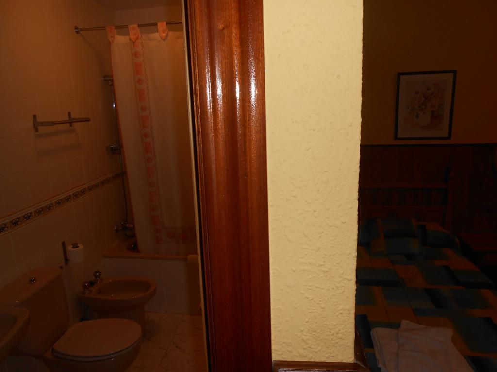 Hostal Restaurante El Abuelo Trobajo Del Camino الغرفة الصورة