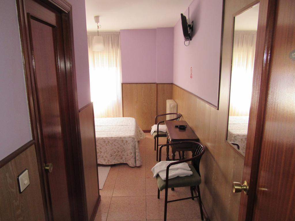 Hostal Restaurante El Abuelo Trobajo Del Camino المظهر الخارجي الصورة