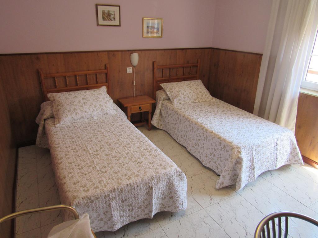 Hostal Restaurante El Abuelo Trobajo Del Camino المظهر الخارجي الصورة