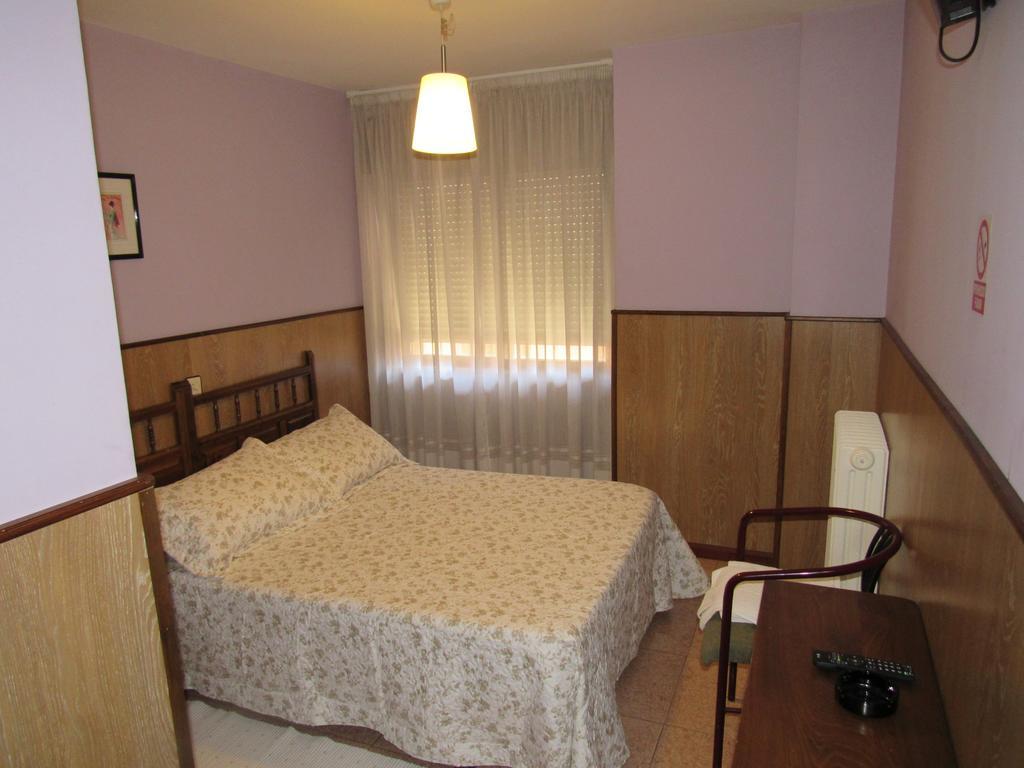 Hostal Restaurante El Abuelo Trobajo Del Camino المظهر الخارجي الصورة